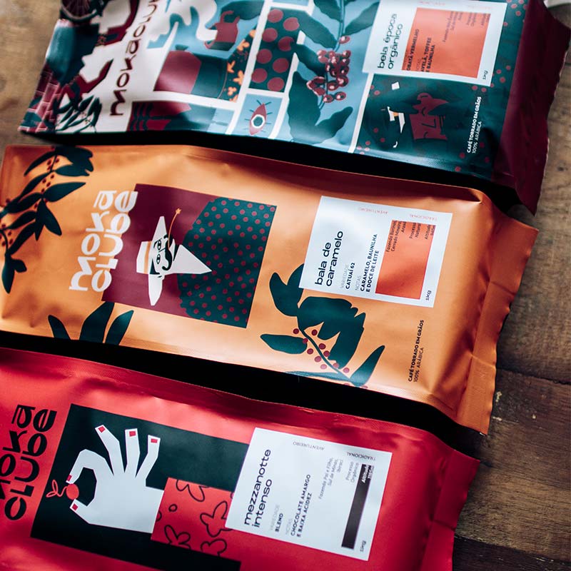 Três pacotes de café de kg, Mezzanotte, Bala de Caramelo e Bela Época