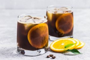 Cold Brew Coffee com laranjas