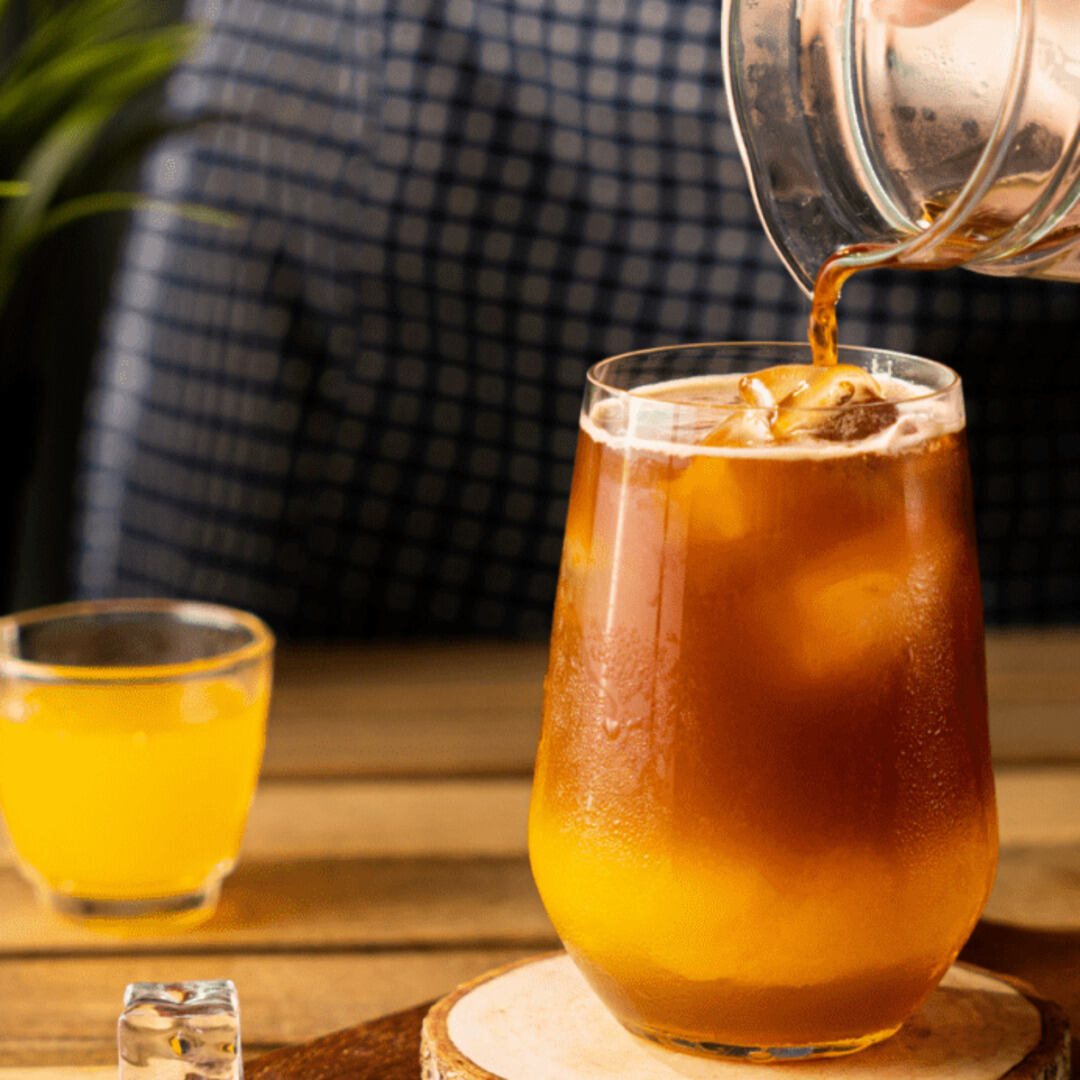 Café gelado com suco de laranja